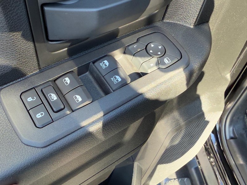 Ram 2500 Vehicle Full-screen Gallery Image 9