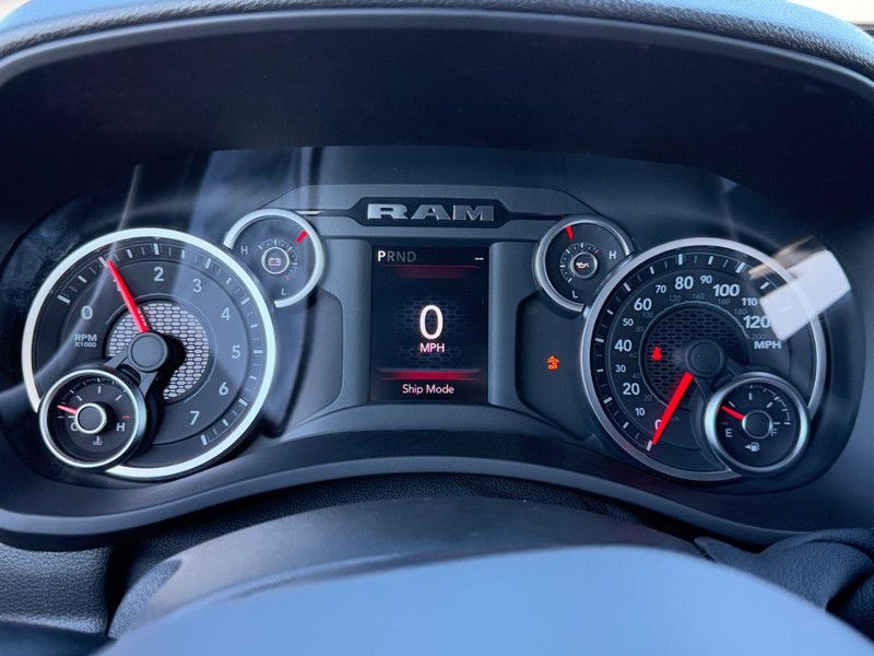 Ram 2500 Vehicle Full-screen Gallery Image 13