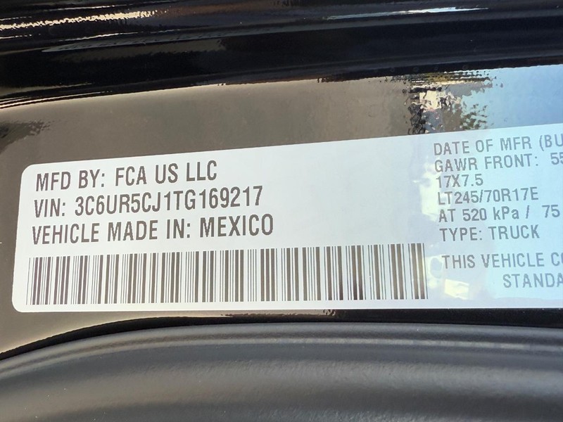 Ram 2500 Vehicle Full-screen Gallery Image 14