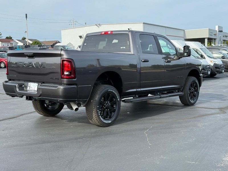 Ram 2500 Vehicle Full-screen Gallery Image 3