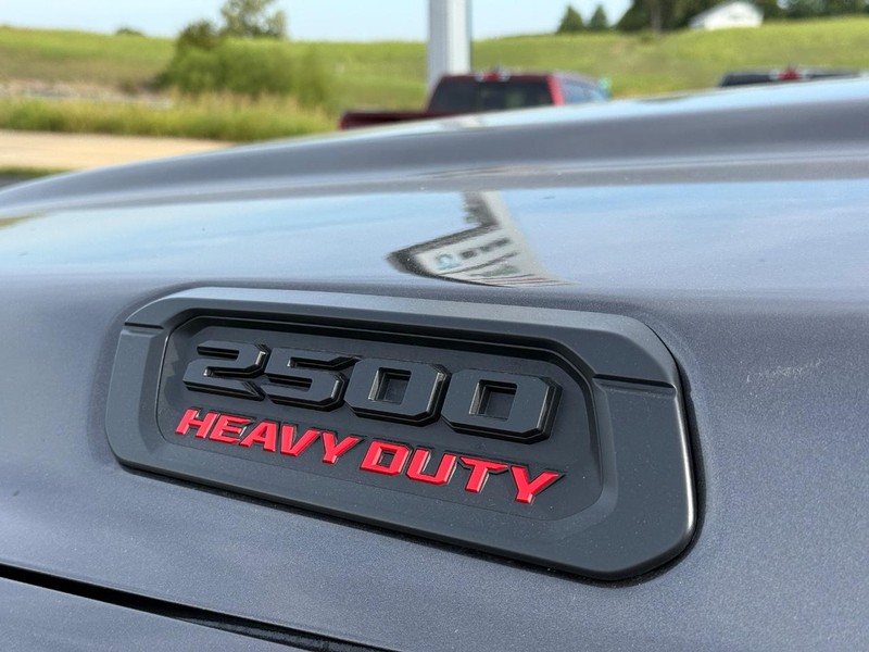 Ram 2500 Vehicle Full-screen Gallery Image 4