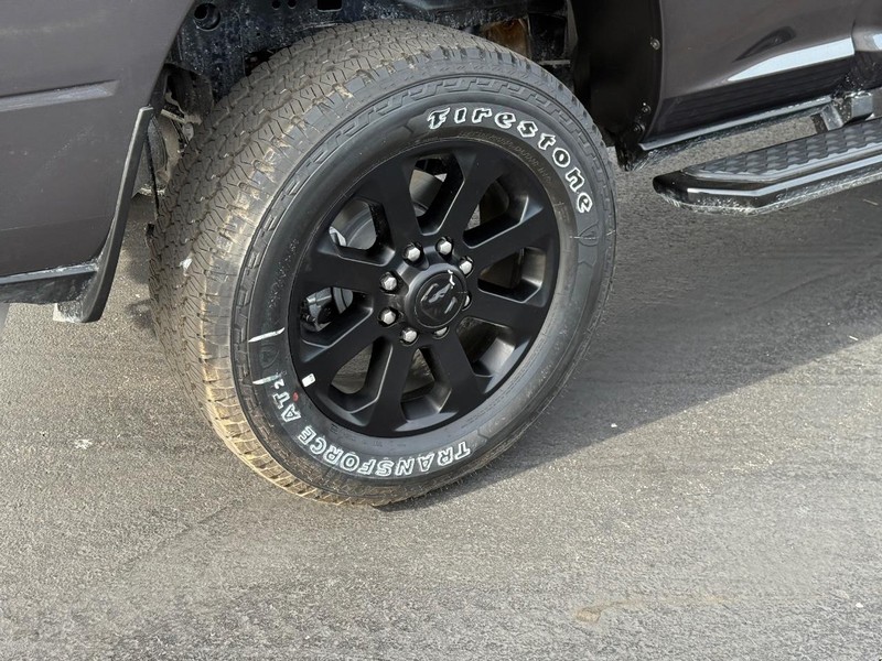 Ram 2500 Vehicle Full-screen Gallery Image 5