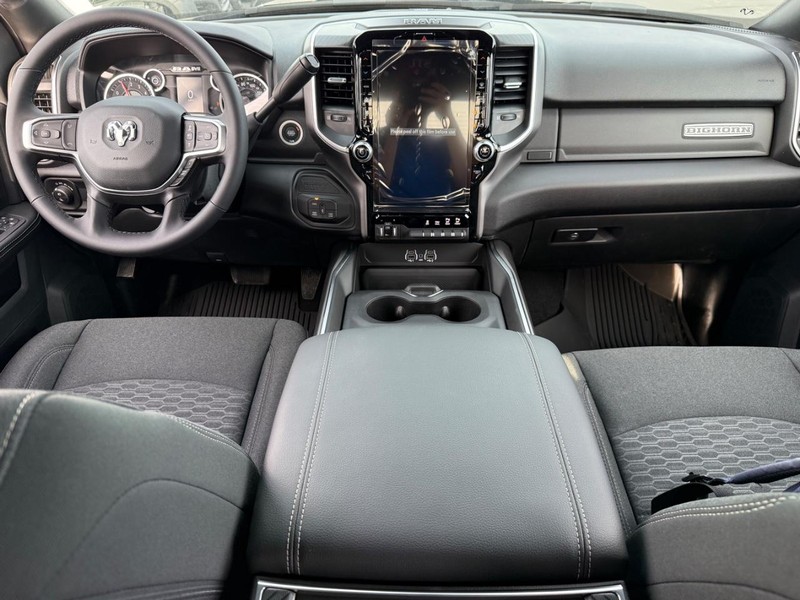 Ram 2500 Vehicle Full-screen Gallery Image 7