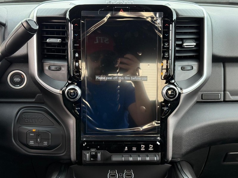 Ram 2500 Vehicle Full-screen Gallery Image 9