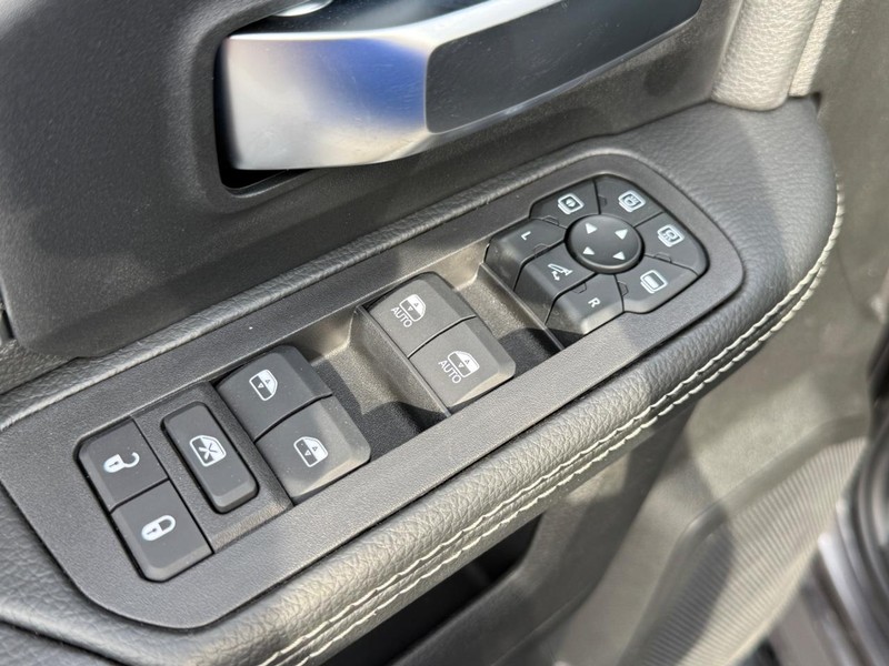 Ram 2500 Vehicle Full-screen Gallery Image 10