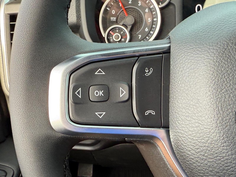 Ram 2500 Vehicle Full-screen Gallery Image 12