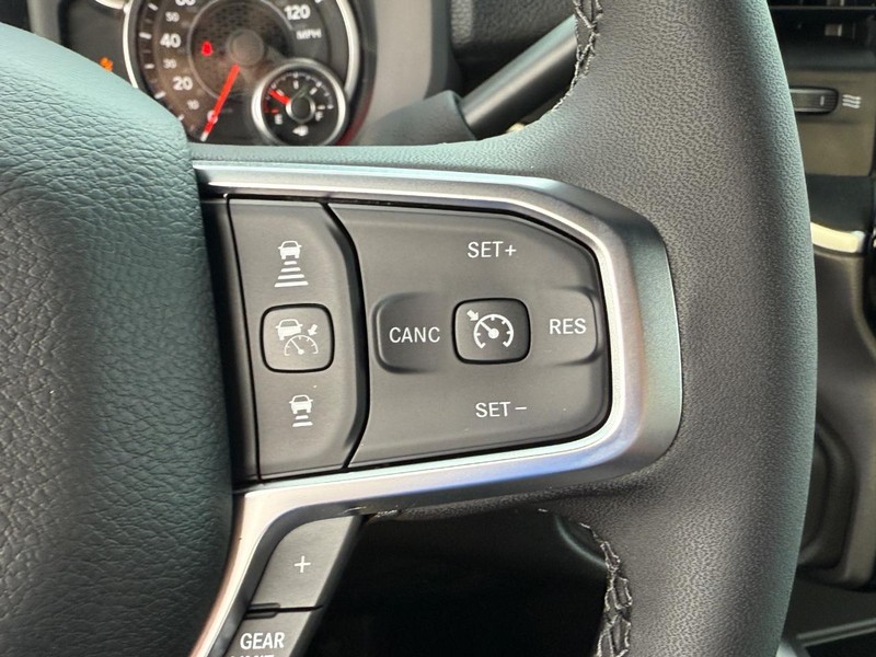 Ram 2500 Vehicle Full-screen Gallery Image 13