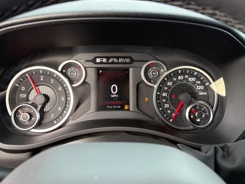 Ram 2500 Vehicle Full-screen Gallery Image 14