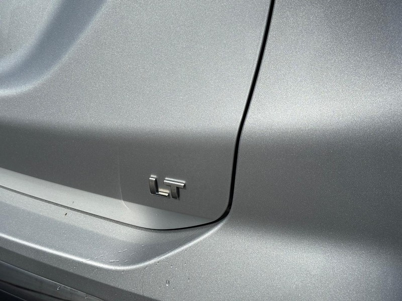 Chevrolet Equinox Vehicle Full-screen Gallery Image 6