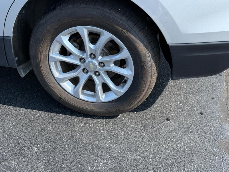Chevrolet Equinox Vehicle Full-screen Gallery Image 8
