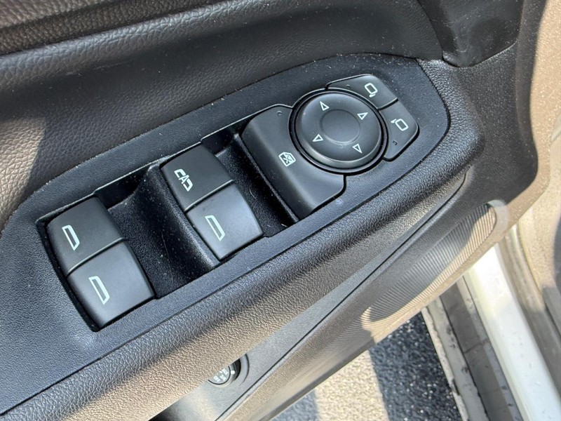 Chevrolet Equinox Vehicle Full-screen Gallery Image 15