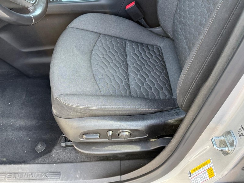 Chevrolet Equinox Vehicle Full-screen Gallery Image 16