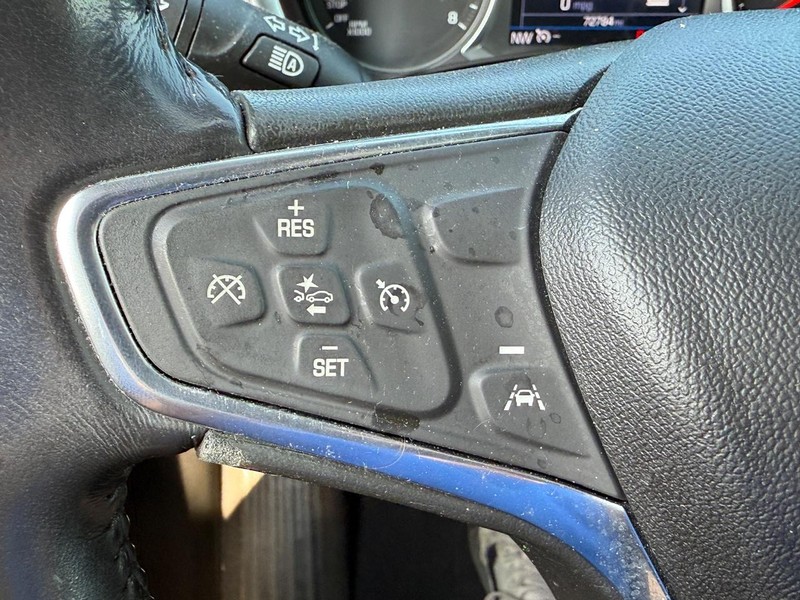 Chevrolet Equinox Vehicle Full-screen Gallery Image 17
