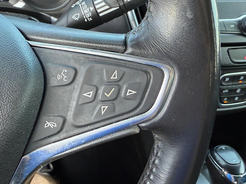 Chevrolet Equinox Vehicle Full-screen Gallery Image 18