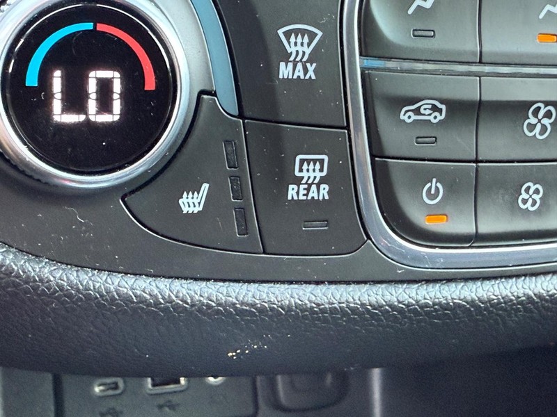 Chevrolet Equinox Vehicle Full-screen Gallery Image 22