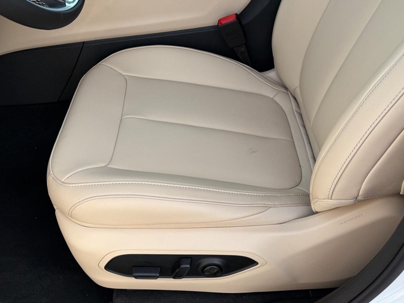Jeep Grand Cherokee Vehicle Full-screen Gallery Image 12