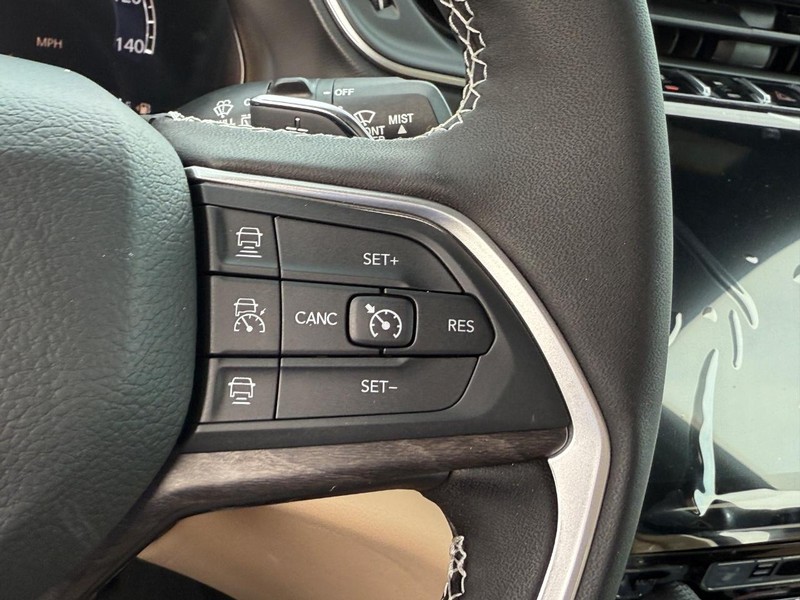 Jeep Grand Cherokee Vehicle Full-screen Gallery Image 15