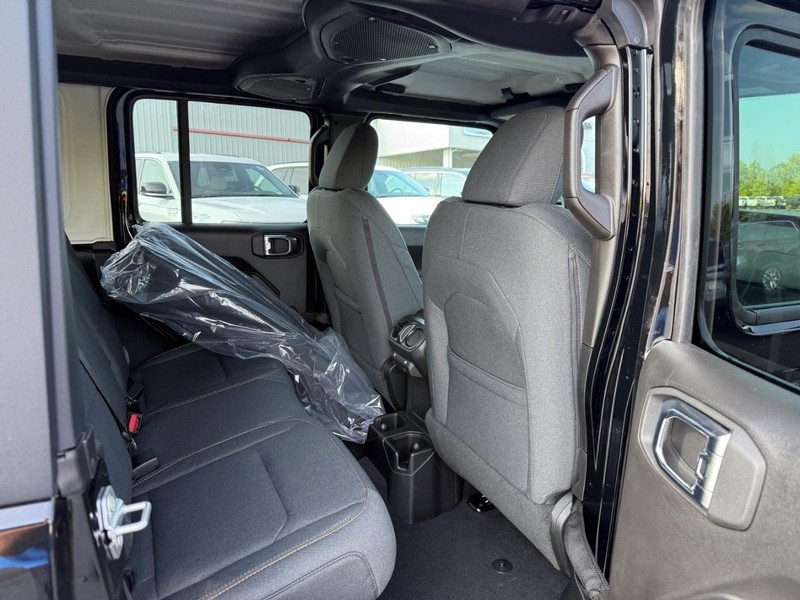 Jeep Wrangler Vehicle Full-screen Gallery Image 5