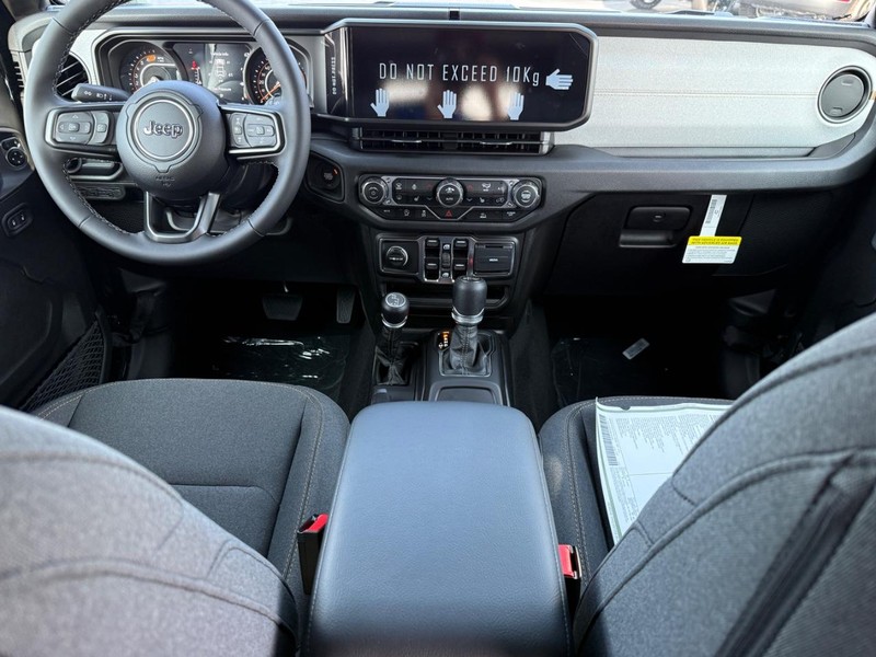 Jeep Wrangler Vehicle Full-screen Gallery Image 6