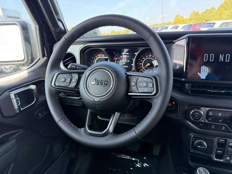 Jeep Wrangler Vehicle Full-screen Gallery Image 7