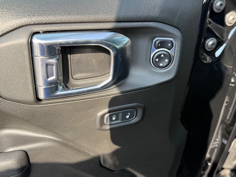 Jeep Wrangler Vehicle Full-screen Gallery Image 9