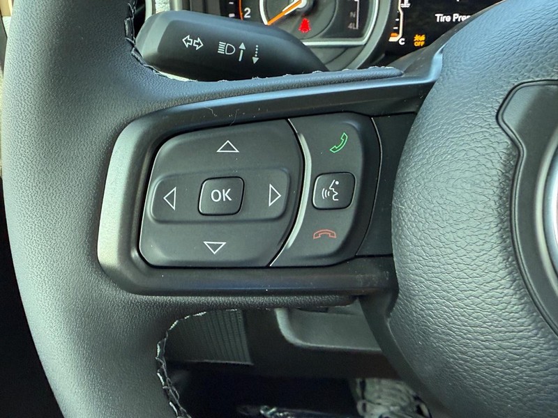 Jeep Wrangler Vehicle Full-screen Gallery Image 11