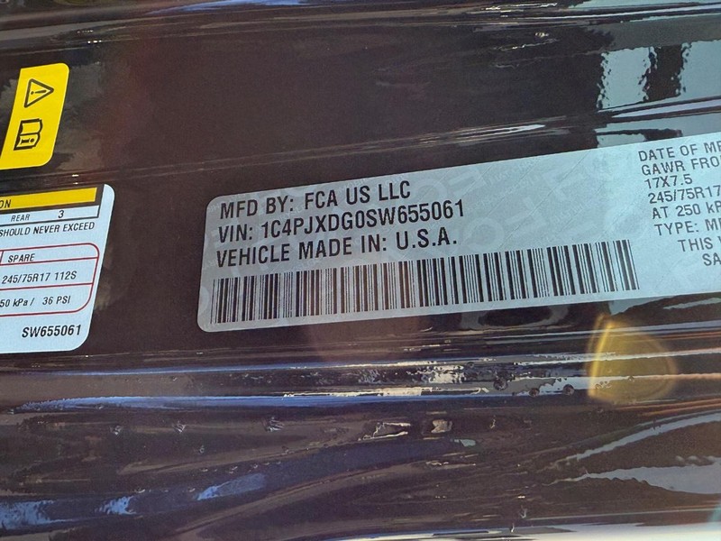 Jeep Wrangler Vehicle Full-screen Gallery Image 15