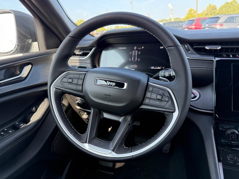 Jeep Grand Cherokee Vehicle Full-screen Gallery Image 7