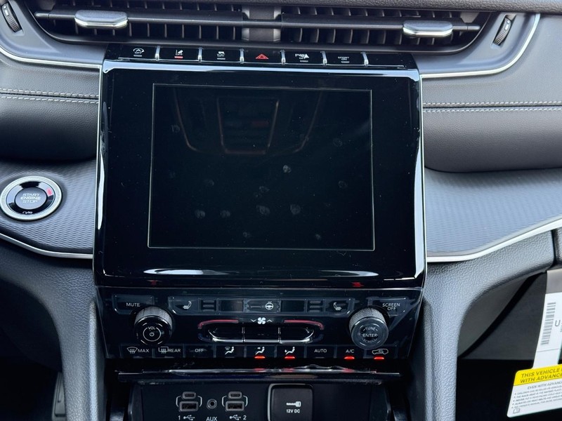 Jeep Grand Cherokee Vehicle Full-screen Gallery Image 8