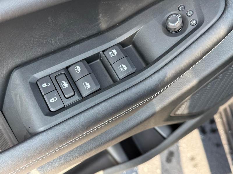 Jeep Grand Cherokee Vehicle Full-screen Gallery Image 9
