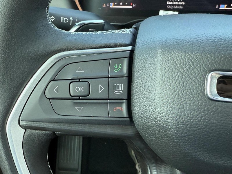 Jeep Grand Cherokee Vehicle Full-screen Gallery Image 11