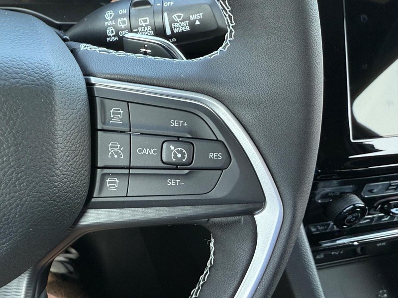 Jeep Grand Cherokee Vehicle Full-screen Gallery Image 12