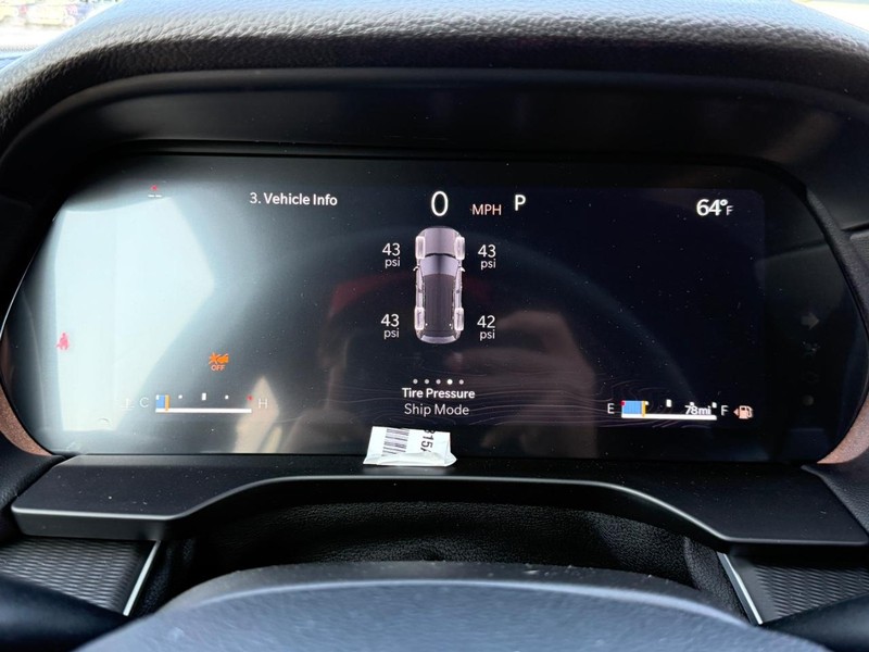 Jeep Grand Cherokee Vehicle Full-screen Gallery Image 13