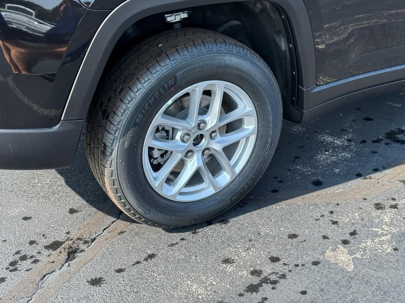 Jeep Grand Cherokee Vehicle Full-screen Gallery Image 4