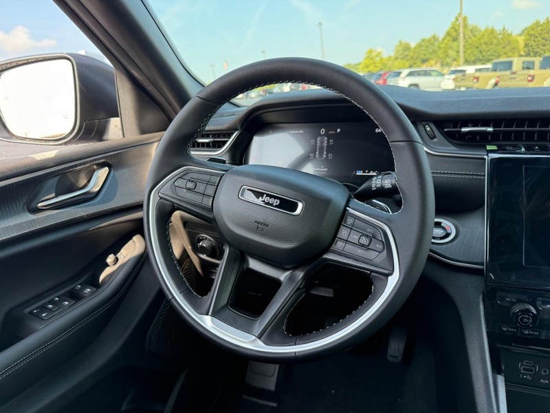Jeep Grand Cherokee Vehicle Full-screen Gallery Image 7