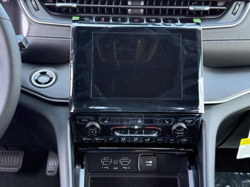 Jeep Grand Cherokee Vehicle Full-screen Gallery Image 8