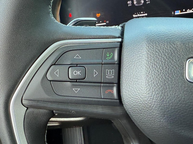 Jeep Grand Cherokee Vehicle Full-screen Gallery Image 11