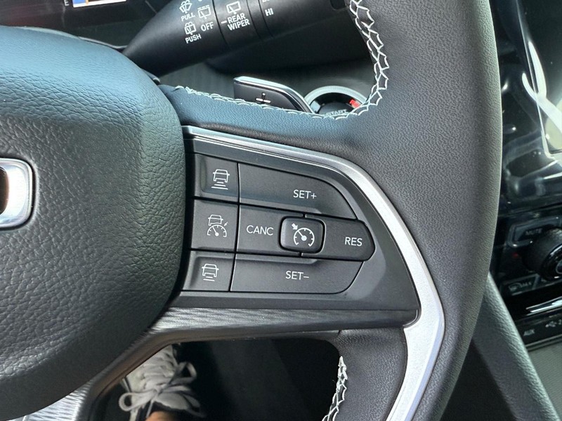 Jeep Grand Cherokee Vehicle Full-screen Gallery Image 12