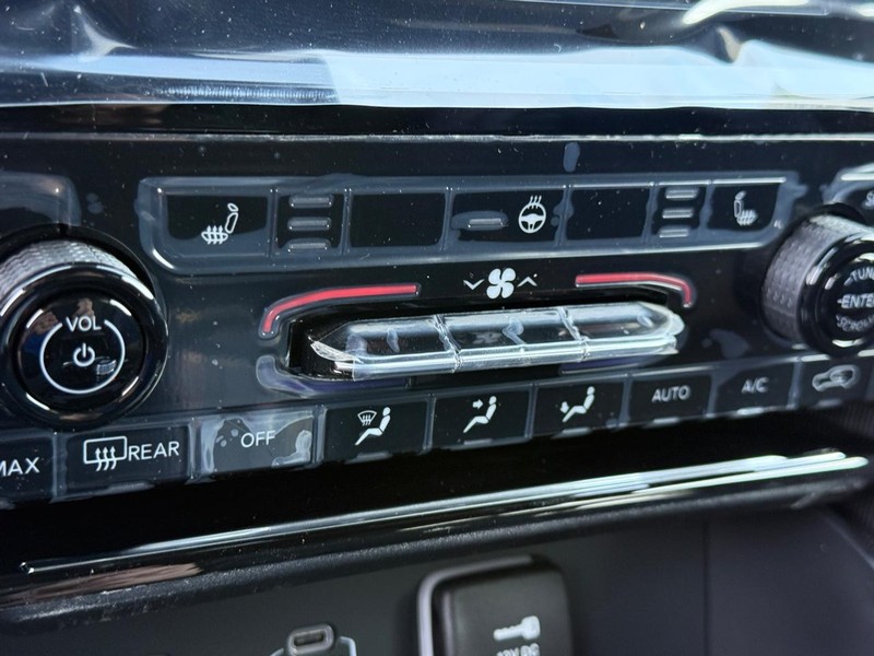 Jeep Grand Cherokee Vehicle Full-screen Gallery Image 14