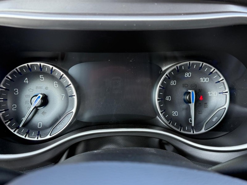 Chrysler Pacifica Vehicle Full-screen Gallery Image 15