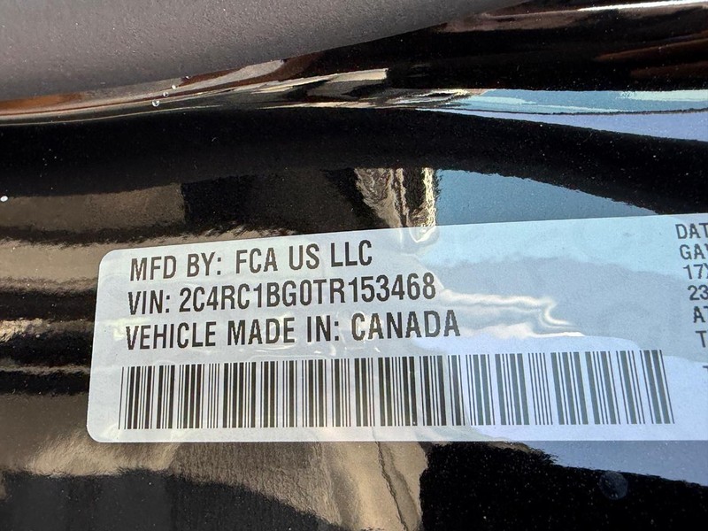 Chrysler Pacifica Vehicle Full-screen Gallery Image 16