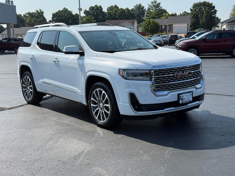 GMC Acadia Vehicle Full-screen Gallery Image 2