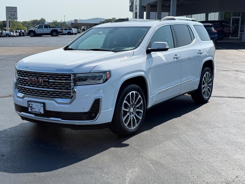 GMC Acadia Vehicle Full-screen Gallery Image 8