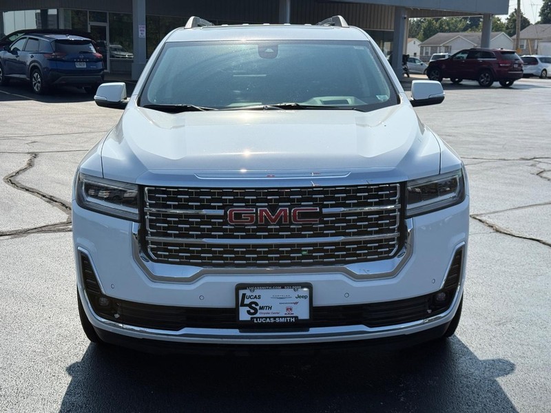 GMC Acadia Vehicle Full-screen Gallery Image 9