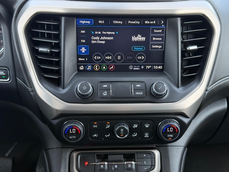 GMC Acadia Vehicle Full-screen Gallery Image 13