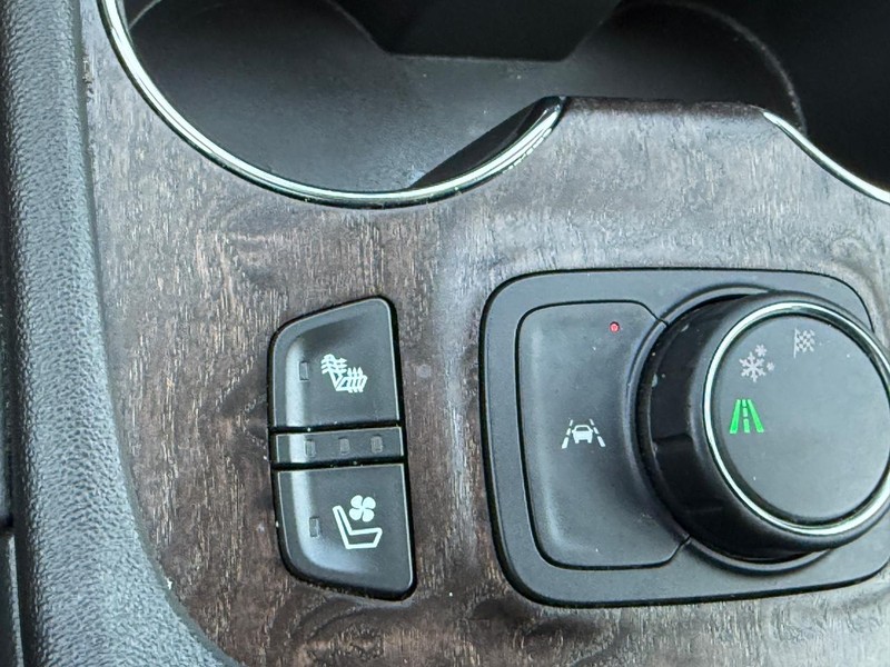 GMC Acadia Vehicle Full-screen Gallery Image 22