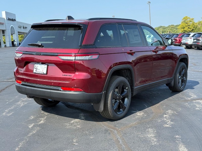 Jeep Grand Cherokee Vehicle Full-screen Gallery Image 3