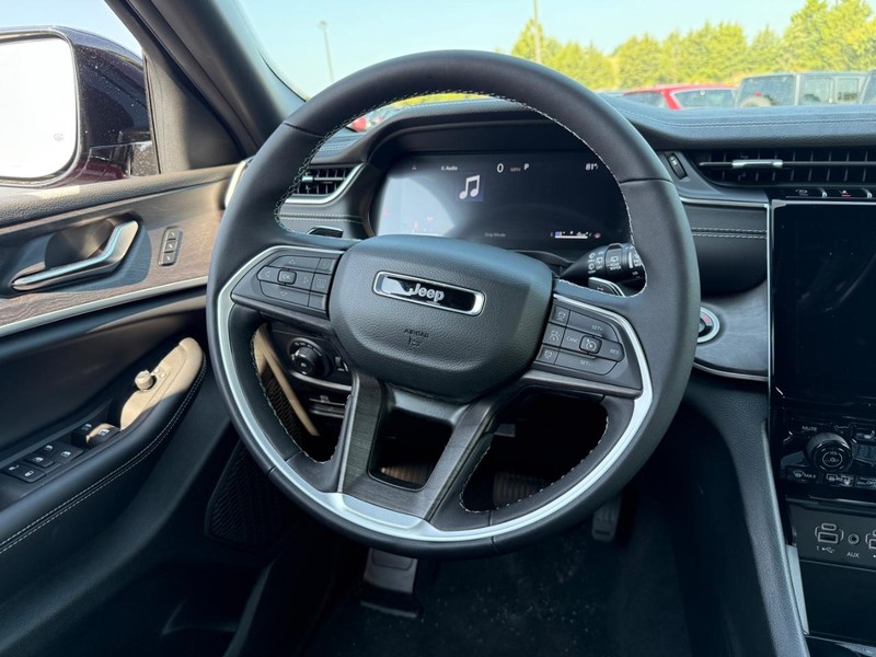 Jeep Grand Cherokee Vehicle Full-screen Gallery Image 8