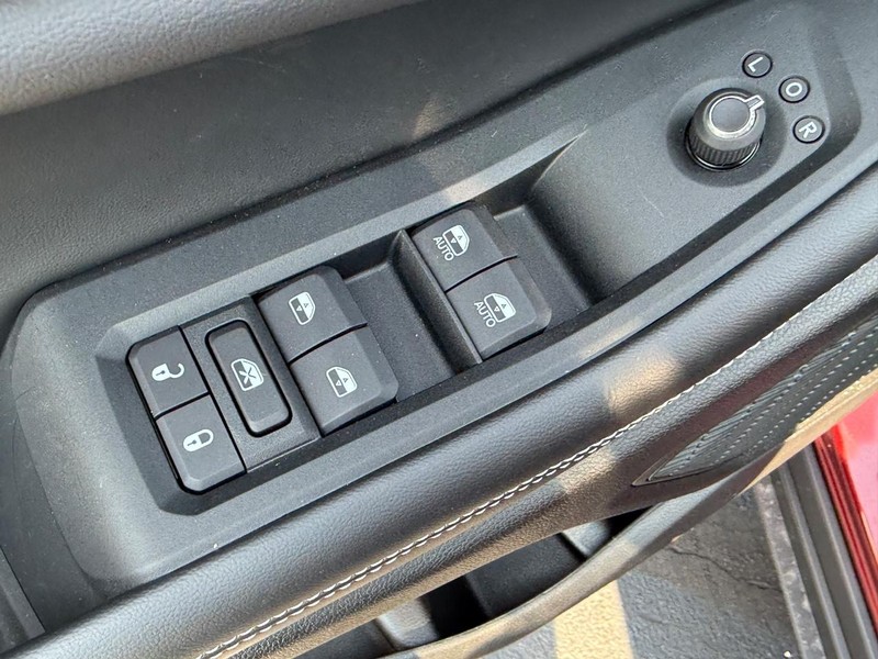 Jeep Grand Cherokee Vehicle Full-screen Gallery Image 10