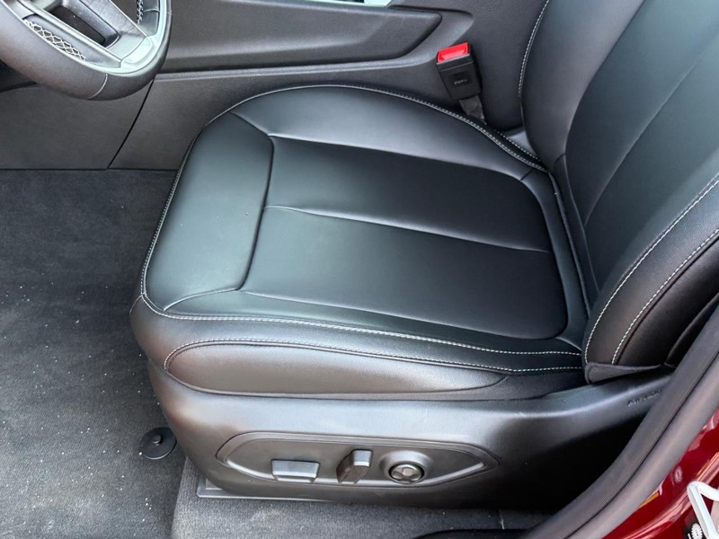 Jeep Grand Cherokee Vehicle Full-screen Gallery Image 12